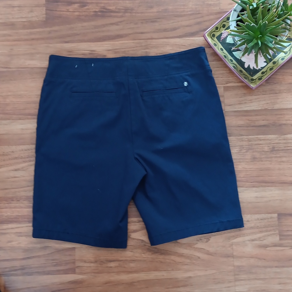 IZOD GOF WOMEN'S SIZE 12 BLUE SHORTS. - Picture 6 of 6